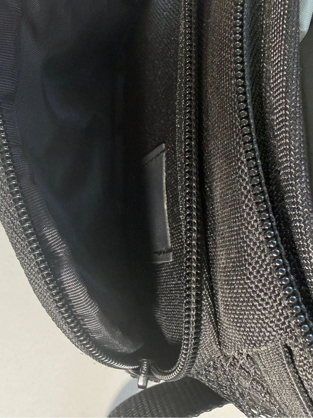 Sony LCSU11 Soft Compact Carrying Case for Cyber-Shot Cameras (Black), Excellent